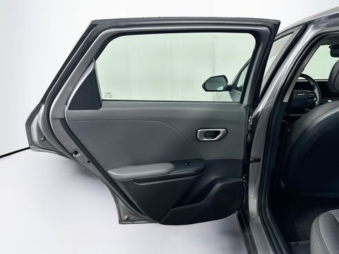 Used 2025 Kia K4 FWD image 25