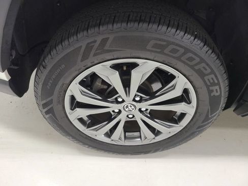 Certified 2022 Toyota RAV4 XLE Premium AWD/4WD image 39