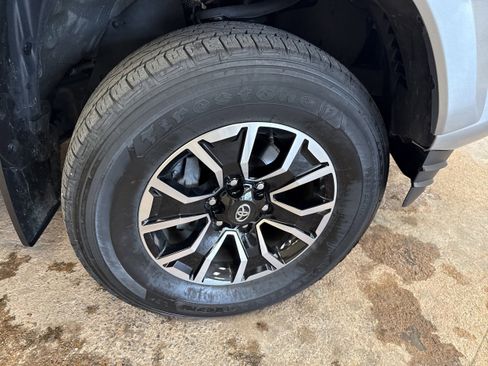 Used 2023 Toyota Tacoma TRD Sport image 11