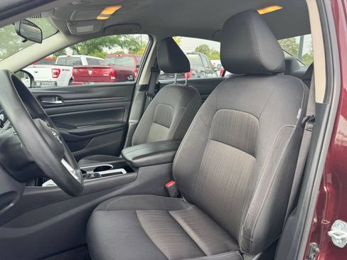 Used 2024 Nissan Altima 2.5 SV FWD image 13