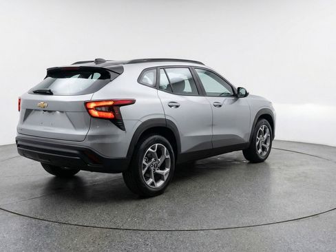 Used 2025 Chevrolet Trax LT image 9