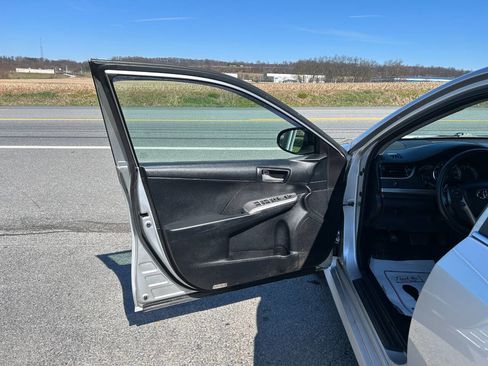 Used 2012 Toyota Camry SE image 15