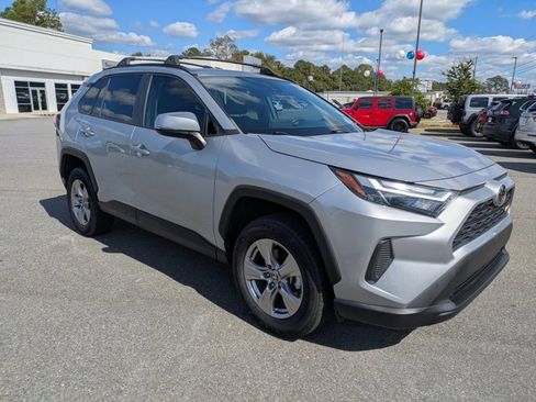 Used 2022 Toyota RAV4 XLE image 2