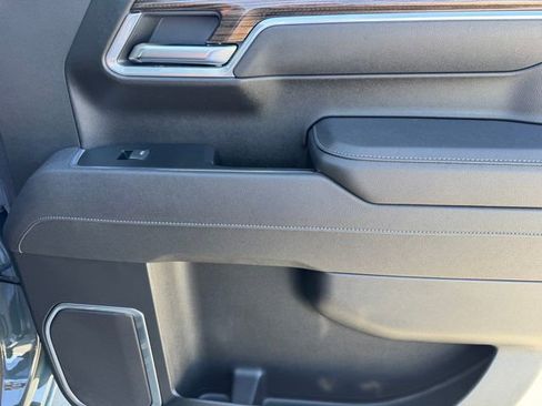 Used 2025 Chevrolet Silverado 1500 LT AWD/4WD image 9