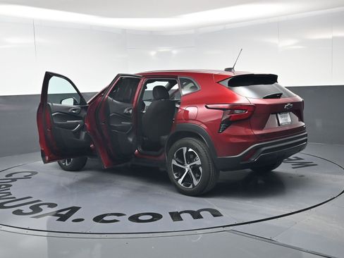 Certified 2024 Chevrolet Trax RS w/ Sunroof Package image 28