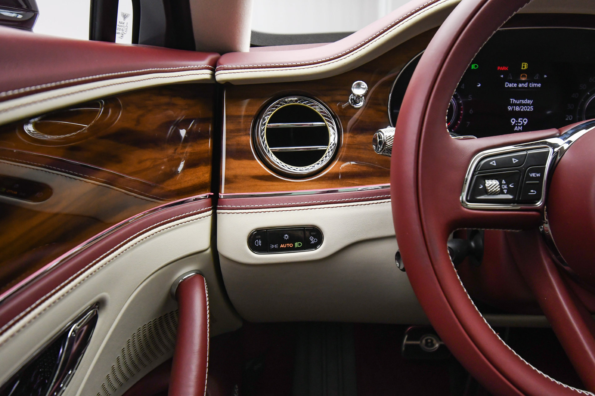 New 2026 Bentley Flying Spur V8 AWD/4WD image 32