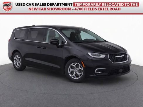 Used 2024 Chrysler Pacifica Limited AWD/4WD image 1