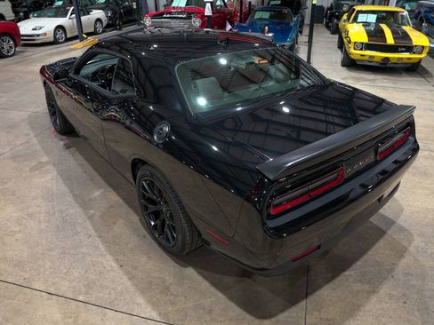 Used 2016 Dodge Challenger SRT Hellcat RWD image 16