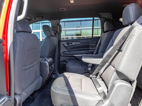 Used 2026 Chevrolet Traverse LT FWD image 18