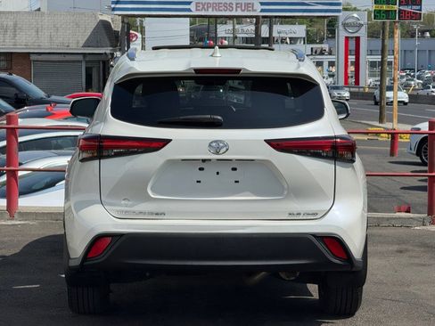 Used 2020 Toyota Highlander XLE image 13