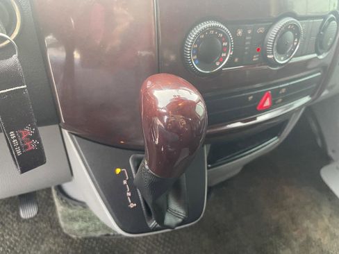 Used 2009 Dodge Sprinter 2500 RWD image 33