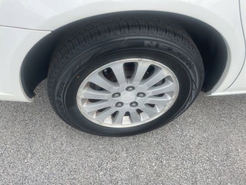 Used 2006 Buick Lucerne CX image 15