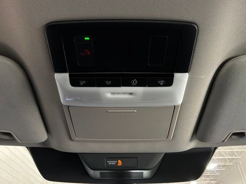 Used 2025 Nissan Pathfinder SV FWD image 18