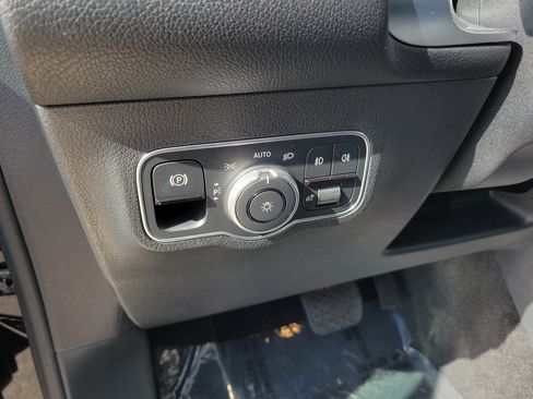 Certified 2025 Mercedes-Benz GLB 250 image 25