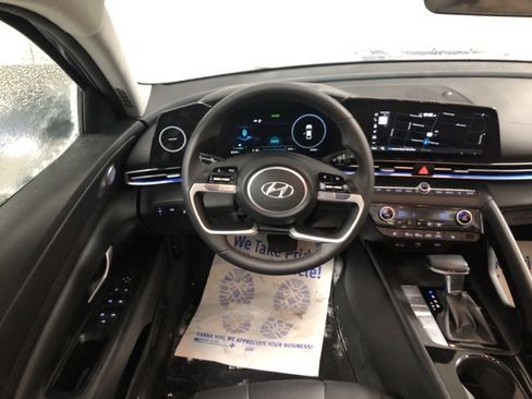 Used 2023 Hyundai Elantra Limited image 31