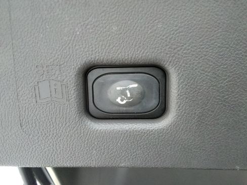 Used 2018 Lincoln MKX Reserve w/ Cargo Accessories Package image 9