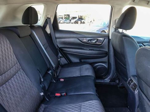 Used 2018 Nissan Rogue SV FWD image 19