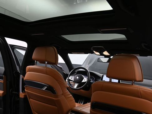 Used 2022 BMW 740i xDrive w/ M Sport Package image 19