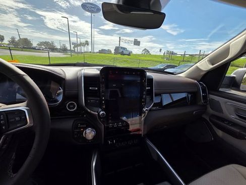 Used 2025 RAM 1500 Laramie AWD/4WD image 22