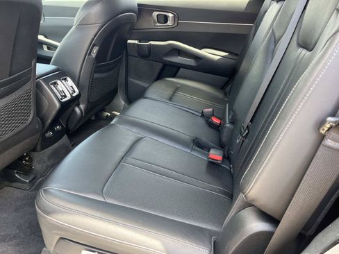 Used 2022 Kia Sorento S FWD image 19