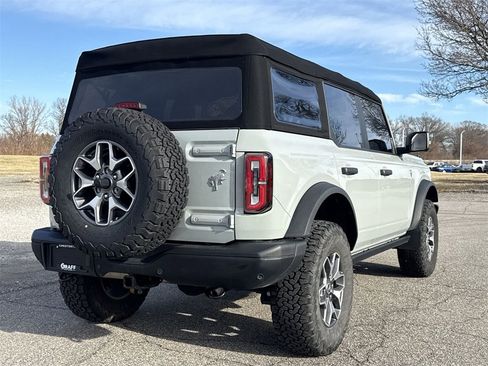 Used 2023 Ford Bronco Badlands image 8