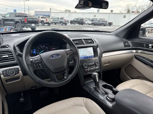 Used 2018 Ford Explorer XLT w/ Equipment Group 202A image 10