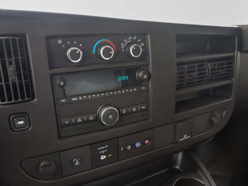 Used 2024 Chevrolet Express 3500 w/ Power Convenience Package image 15