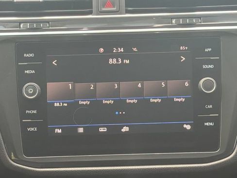 Used 2020 Volkswagen Tiguan SE w/ Panoramic Sunroof Package FWD image 18