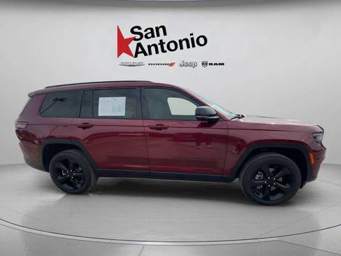 Used 2024 Jeep Grand Cherokee L Limited w/ Black Appearance Package RWD image 17