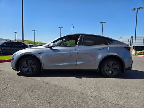 Used 2026 Tesla Model Y 2WD image 3