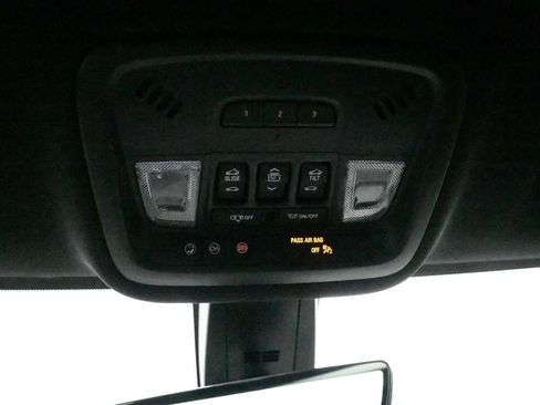 Used 2023 Chevrolet Traverse High Country AWD/4WD image 23