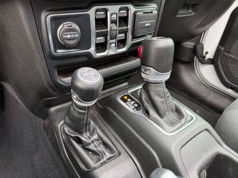 Used 2024 Jeep Wrangler Unlimited Sahara image 27