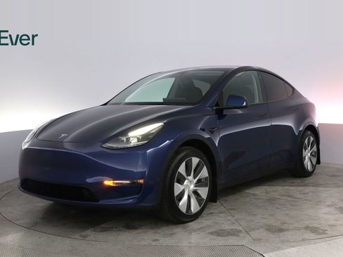 Used 2023 Tesla Model Y Long Range image 2
