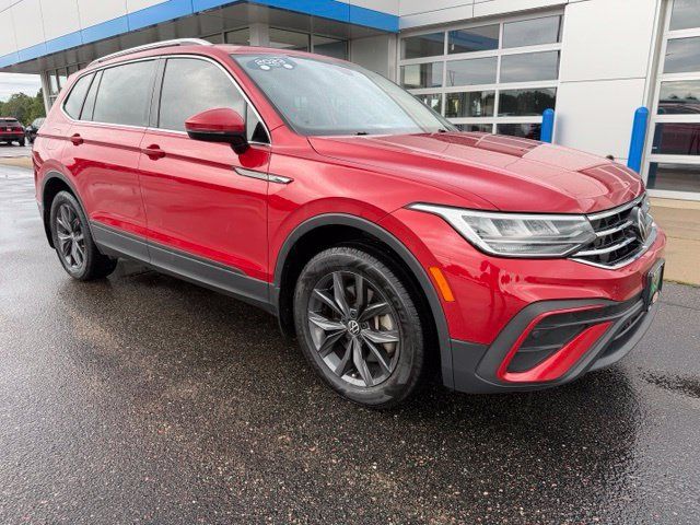 Used 2023 Volkswagen Tiguan SE AWD/4WD image 1