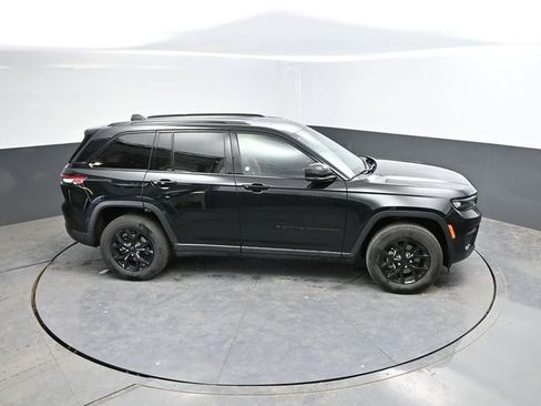 Used 2025 Jeep Grand Cherokee Altitude AWD/4WD image 44