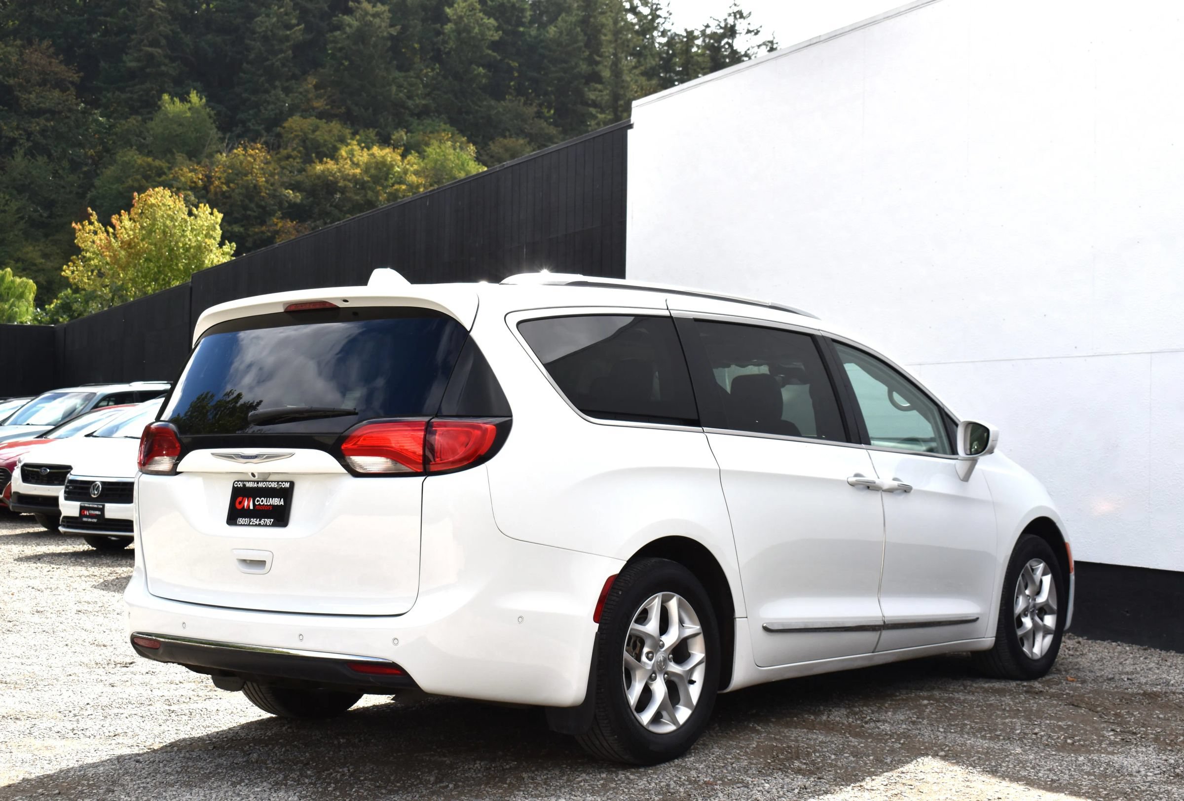 Used 2020 Chrysler Pacifica Touring-L Plus w/ Tire & Wheel Group FWD image 5