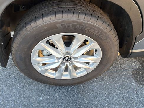 Certified 2025 Toyota Corolla Cross LE FWD image 36