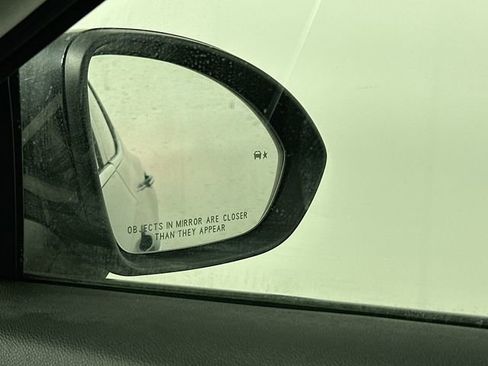 Used 2025 Buick Envision Preferred image 24