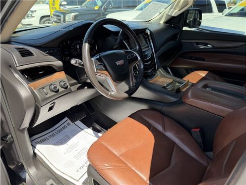 Used 2018 Cadillac Escalade Premium Luxury AWD/4WD image 18