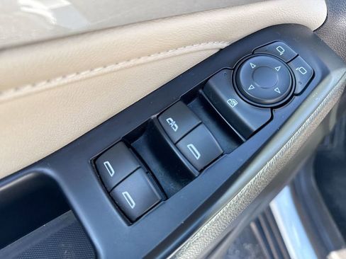 Used 2022 Chevrolet Traverse LT image 13