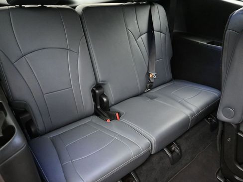 Used 2024 Buick Enclave Premium image 9