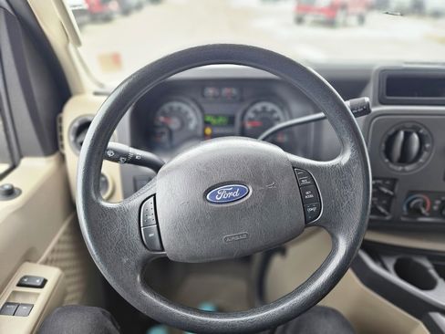 Used 2010 Ford E-350 and Econoline 350 XLT image 17