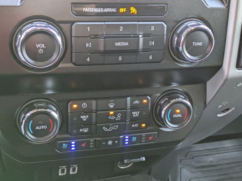 Used 2019 Ford F150 Lariat w/ Max Trailer Tow Package image 24