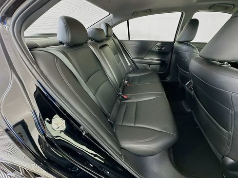 Used 2017 Honda Accord Touring image 28