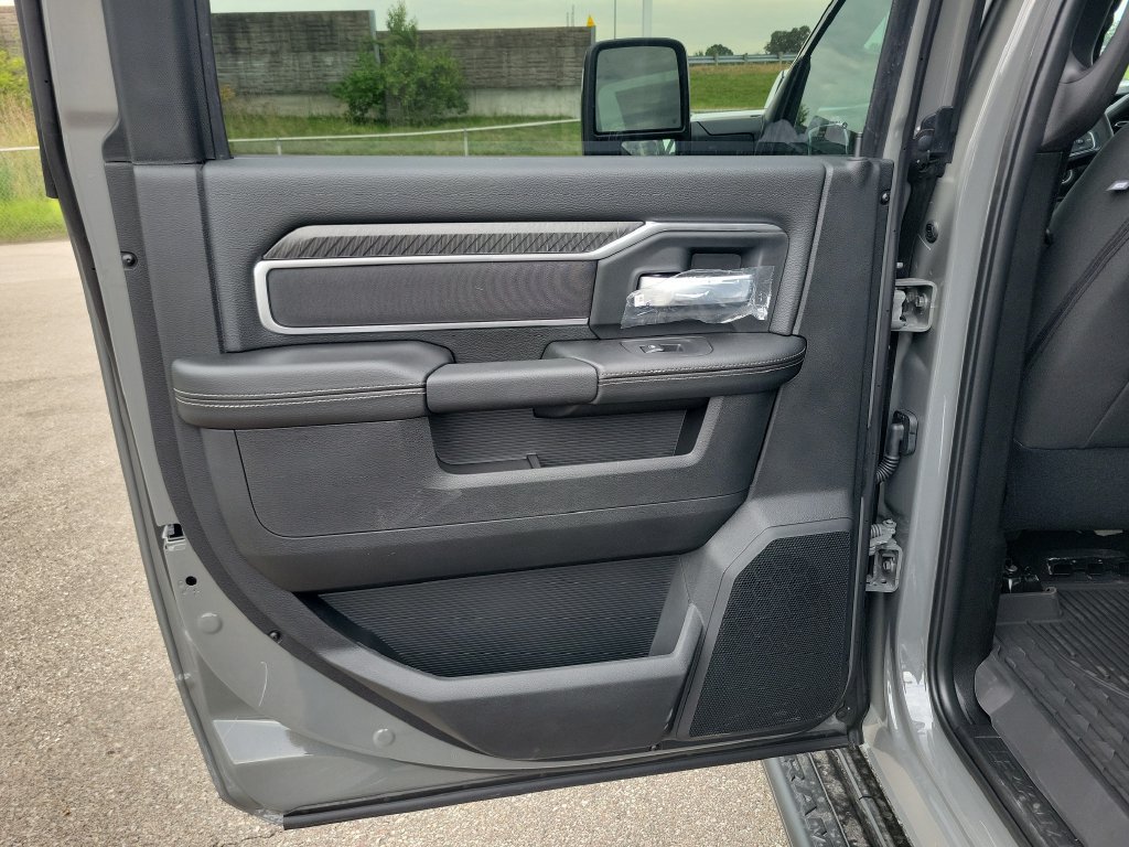 New 2027 RAM 3500 Big Horn AWD/4WD image 11