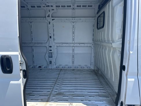 Used 2025 RAM ProMaster 2500 w/ Convenience Group FWD image 17