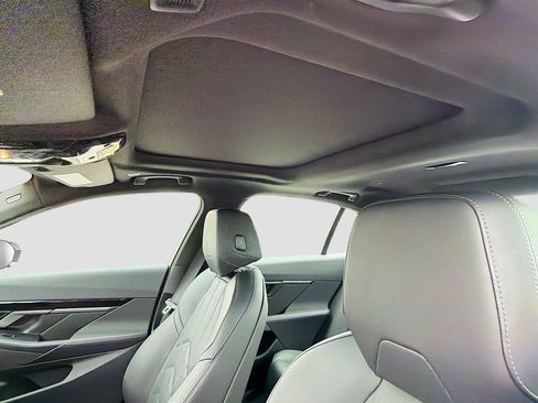 Certified 2025 BMW 530i image 28