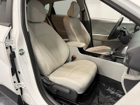 Used 2024 Hyundai Kona SEL AWD/4WD image 35