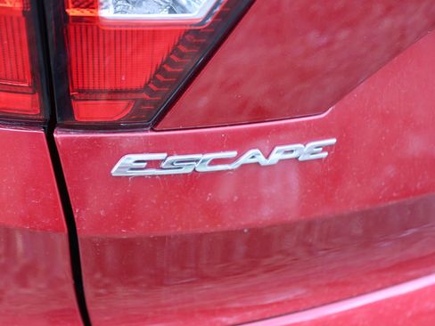 Used 2019 Ford Escape SE image 4