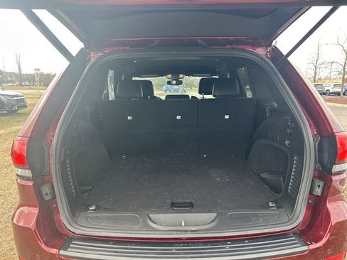 Used 2019 Jeep Grand Cherokee Altitude image 11